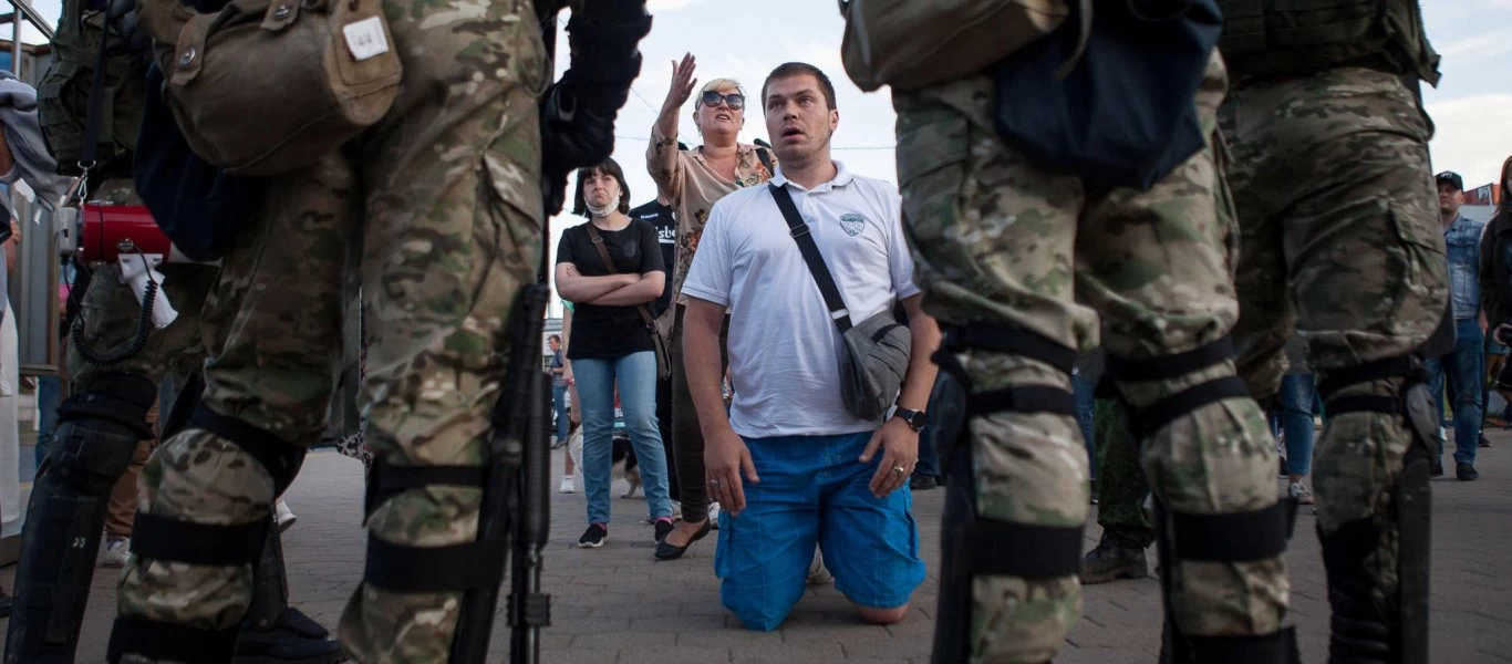 Λευκορωσία: 1.000 νέες συλλήψεις διαδηλωτών - Αναφορές για χρήση πυρών από την αστυνομία